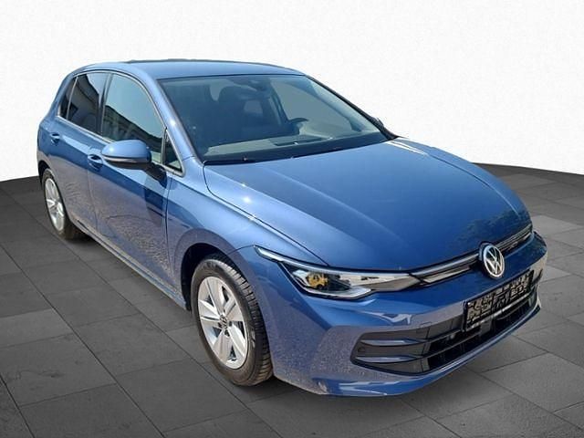 Gebraucht VW Golf VIII Life 116 PS (85 kW) 2024 Blau Limousine