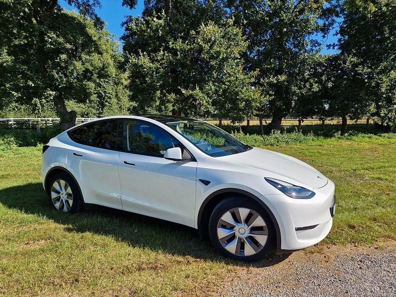 Weiß Gebraucht 2022 Tesla Model Y Long Range AWD SUV | 32.500 € (Superpreis) - Bild 1/4
