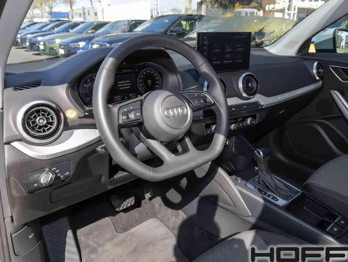 Używany Audi Q2 Advanced Plus 150 KM (110 kW) 2024 Srebrny SUV