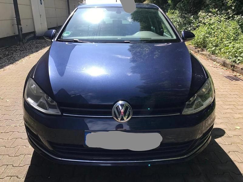 Blau Gebraucht 2016 VW Golf VII Limousine | 9.800 € (Etwas zu teuer) - Bild 1/4