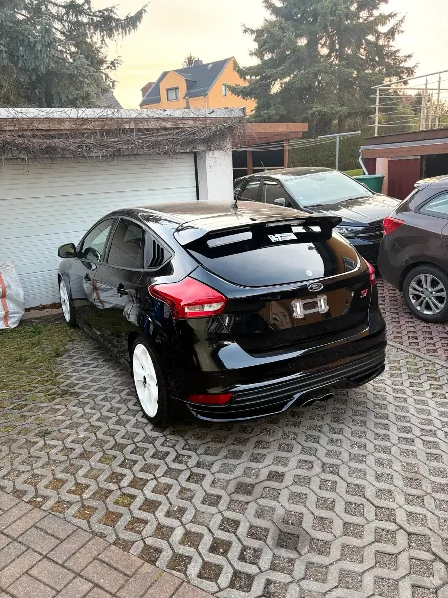 Gebraucht Ford Focus ST 250 PS (183 kW) 2015 Schwarz Limousine