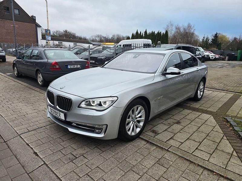 Gebraucht BMW 750 Comfort Edition 381 PS (280 kW) 2013 Glaciersilber metallic (metallic) Limousine