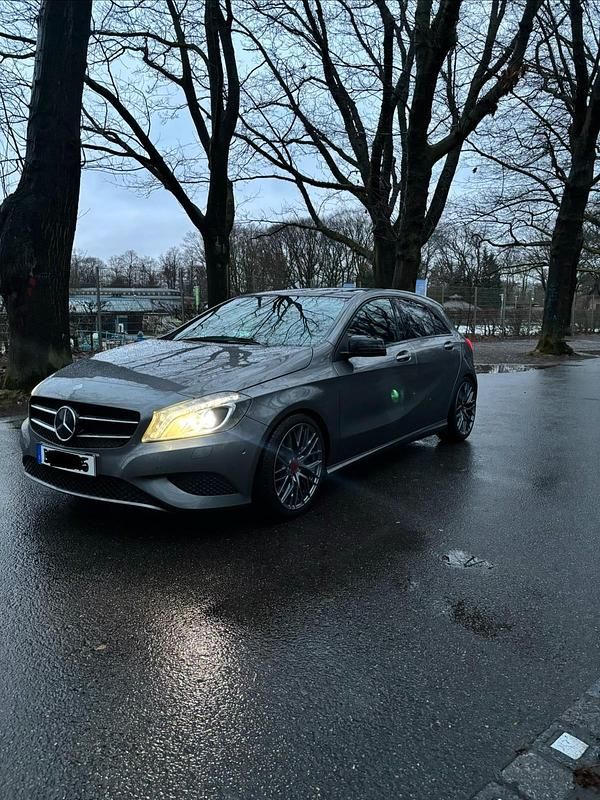 Gebraucht Mercedes A250 211 PS (155 kW) 2014 Grau Limousine