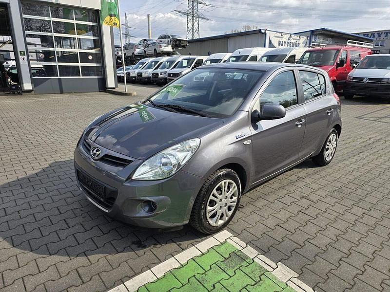Gebraucht Hyundai i20 Edition 90 PS (66 kW) 2012 Grau Kleinwagen