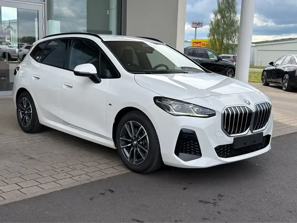 Gebraucht BMW 220 Active Tourer M Sport 150 PS (110 kW) 2025 Alpinweiß uni Van / Kleinbus