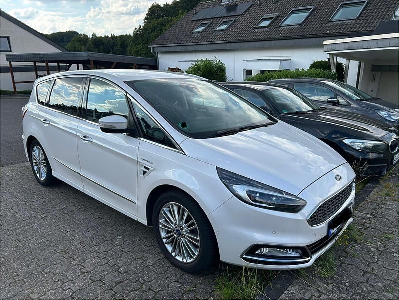 Weiß Gebraucht 2017 Ford S-MAX Vignale Van / Kleinbus | 17.300 € (Fairer Preis) - Bild 1/4