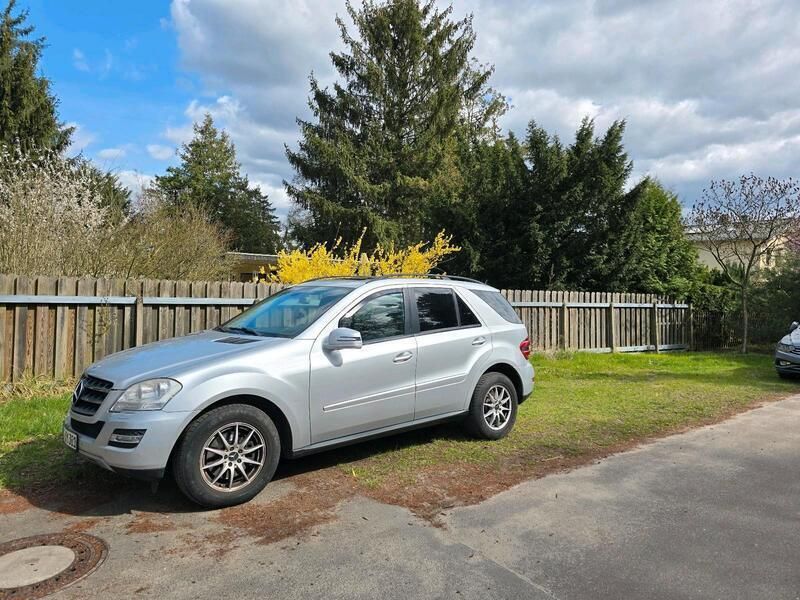 Silber Gebraucht 2009 Mercedes ML350 SUV | 9.850 € (Fairer Preis) - Bild 1/4