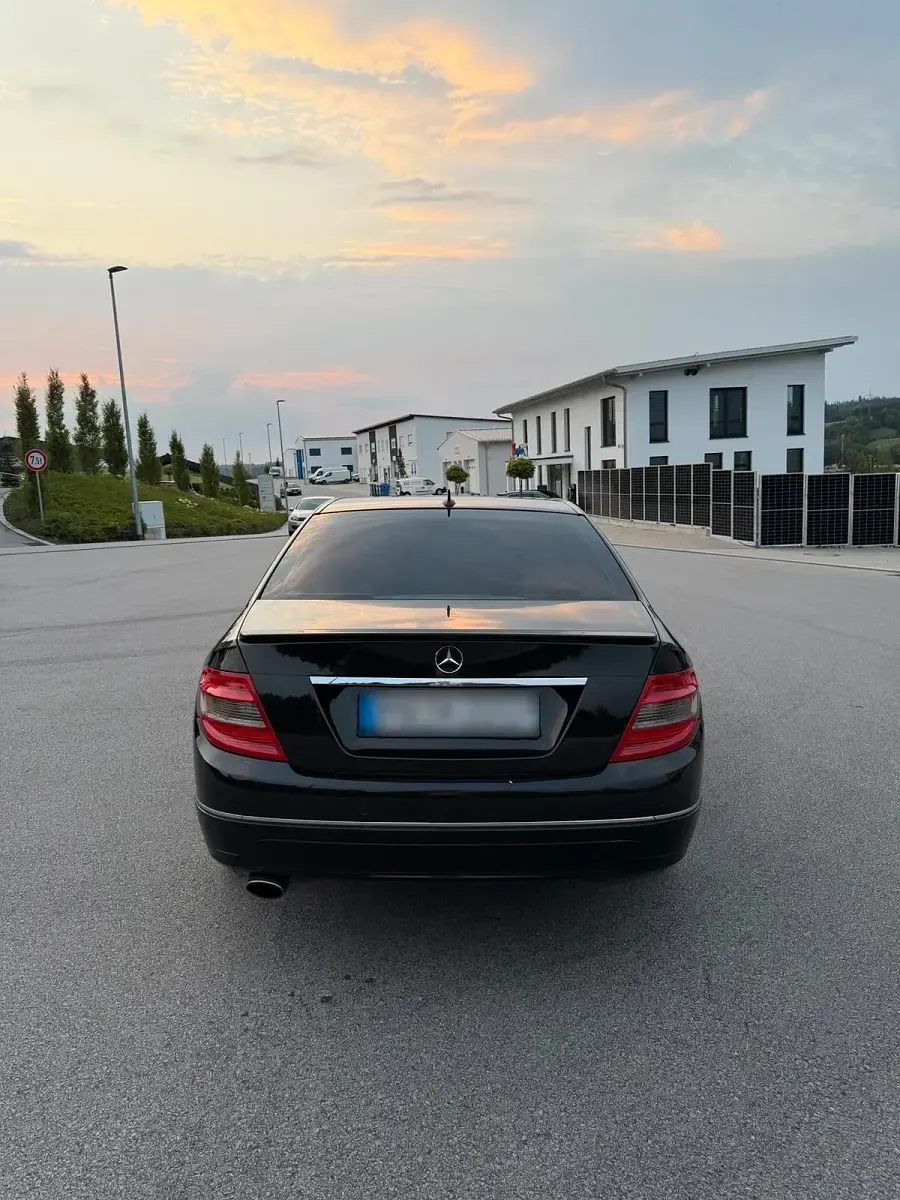 Gebraucht Mercedes 200 184 PS (135 kW) 2010 Schwarz Limousine