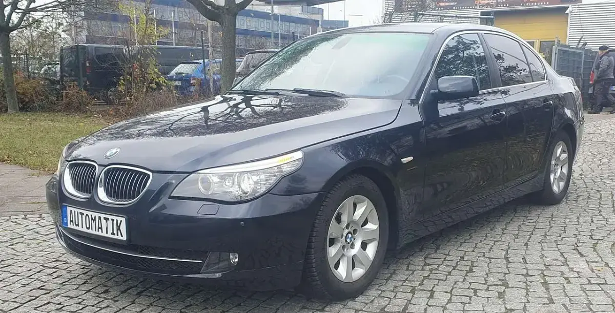 Gebraucht BMW 523 190 PS (139 kW) 2009 Monacoblau metallic Limousine