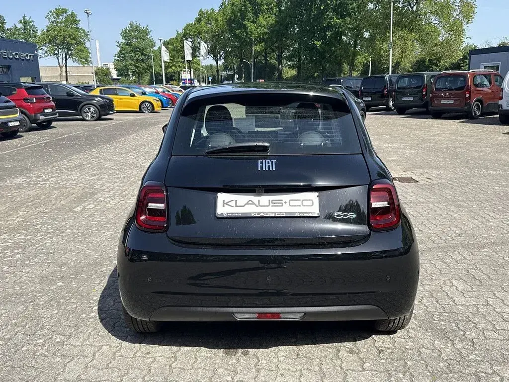Neu Fiat 500e Icon 86 kW (118 PS) 2026 Schwarz Kleinwagen