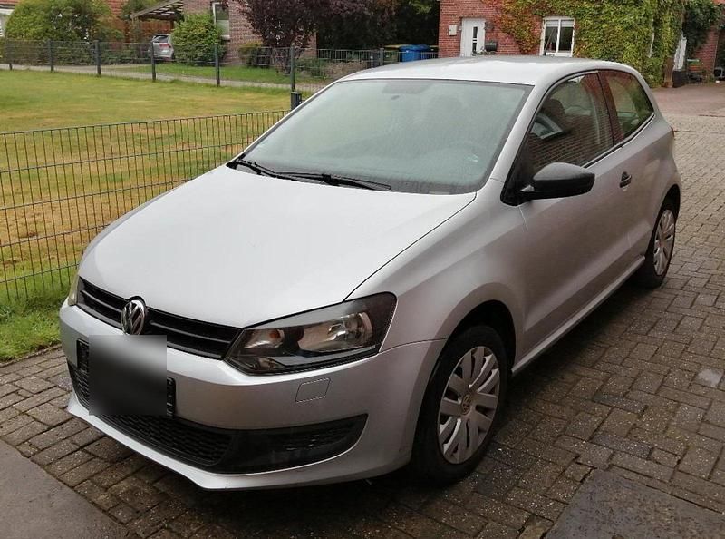 Silber Gebraucht 2013 VW Polo Trendline Kleinwagen | 3.200 € (Superpreis) - Bild 1/4