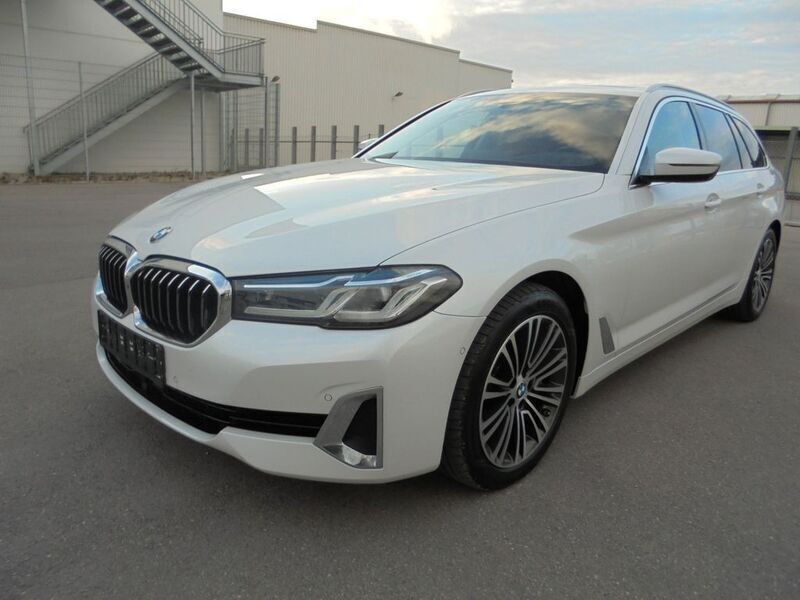 Weiß Gebraucht 2020 BMW 540 Luxury Line Kombi | 29.450 € (Guter Preis) - Bild 1/4