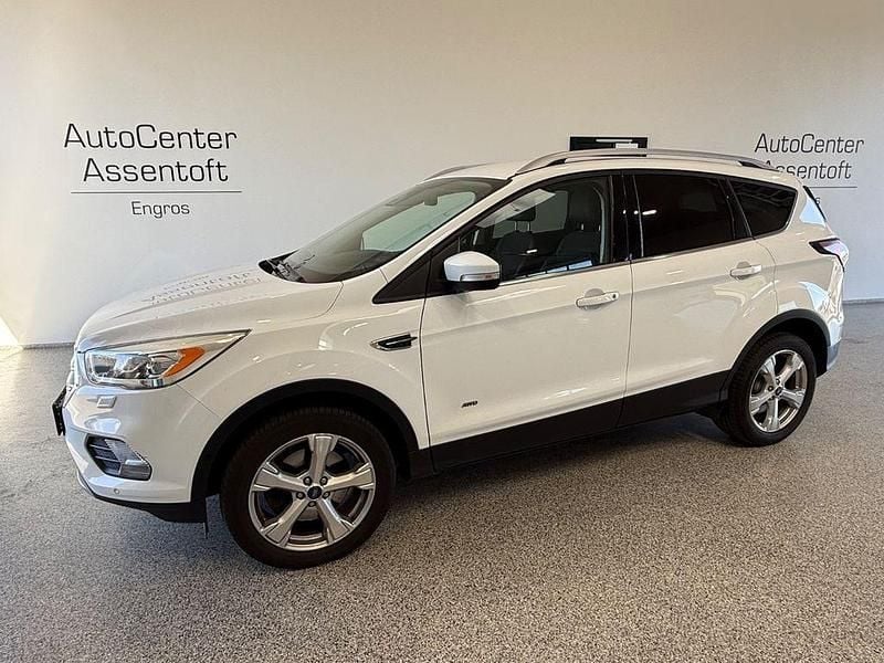 Weiß Gebraucht 2017 Ford Kuga Titanium SUV | 11.500 € (Superpreis) - Bild 1/3
