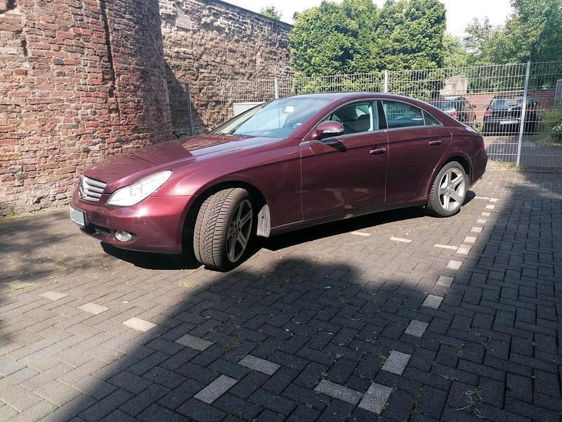 Rot Gebraucht 2007 Mercedes CLS350 Limousine | 8.000 € - Bild 1/4