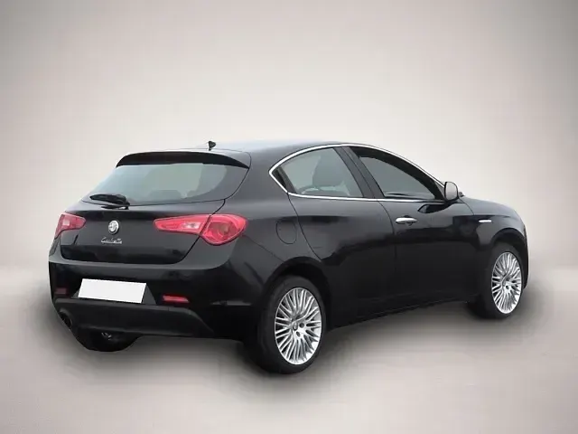 Gebraucht Alfa Romeo Giulietta Super 120 PS (88 kW) 2011 Schwarz Kleinwagen