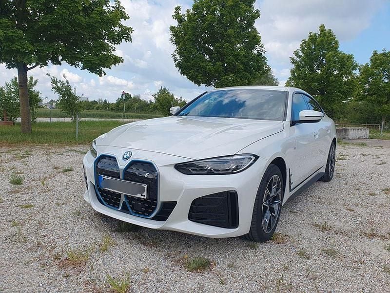 Weiß Gebraucht 2023 BMW i4 M Sport Limousine | 39.900 € (Guter Preis) - Bild 1/4