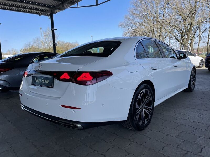 Gebraucht Mercedes E200 Avantgarde 204 PS (150 kW) 2023 Weiß Limousine