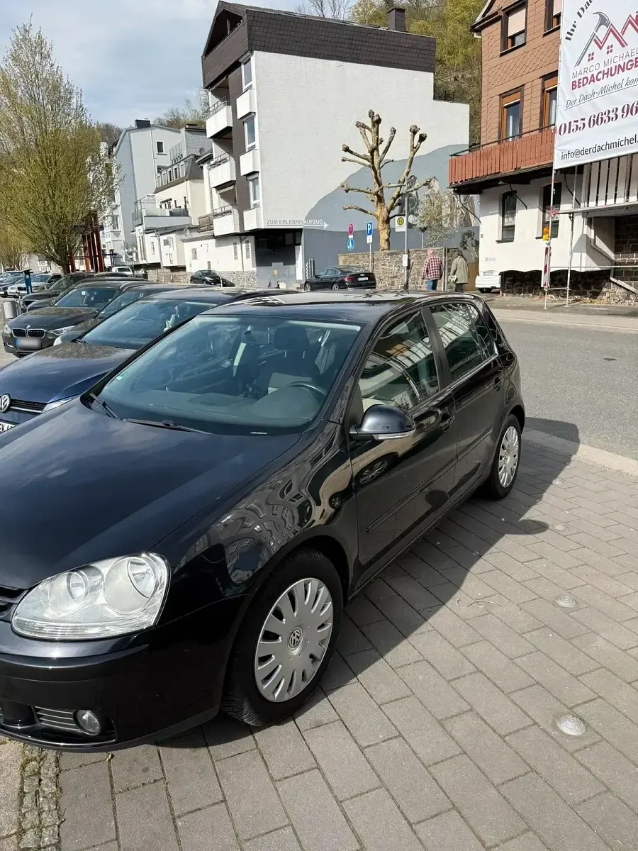 Second-hand VW Golf V 85 CP (62 kW) 2007 Negru Berlinǎ