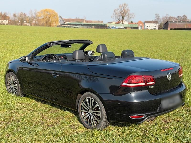 Gebraucht VW Eos Sport 122 PS (89 kW) 2012 Schwarz Cabrio