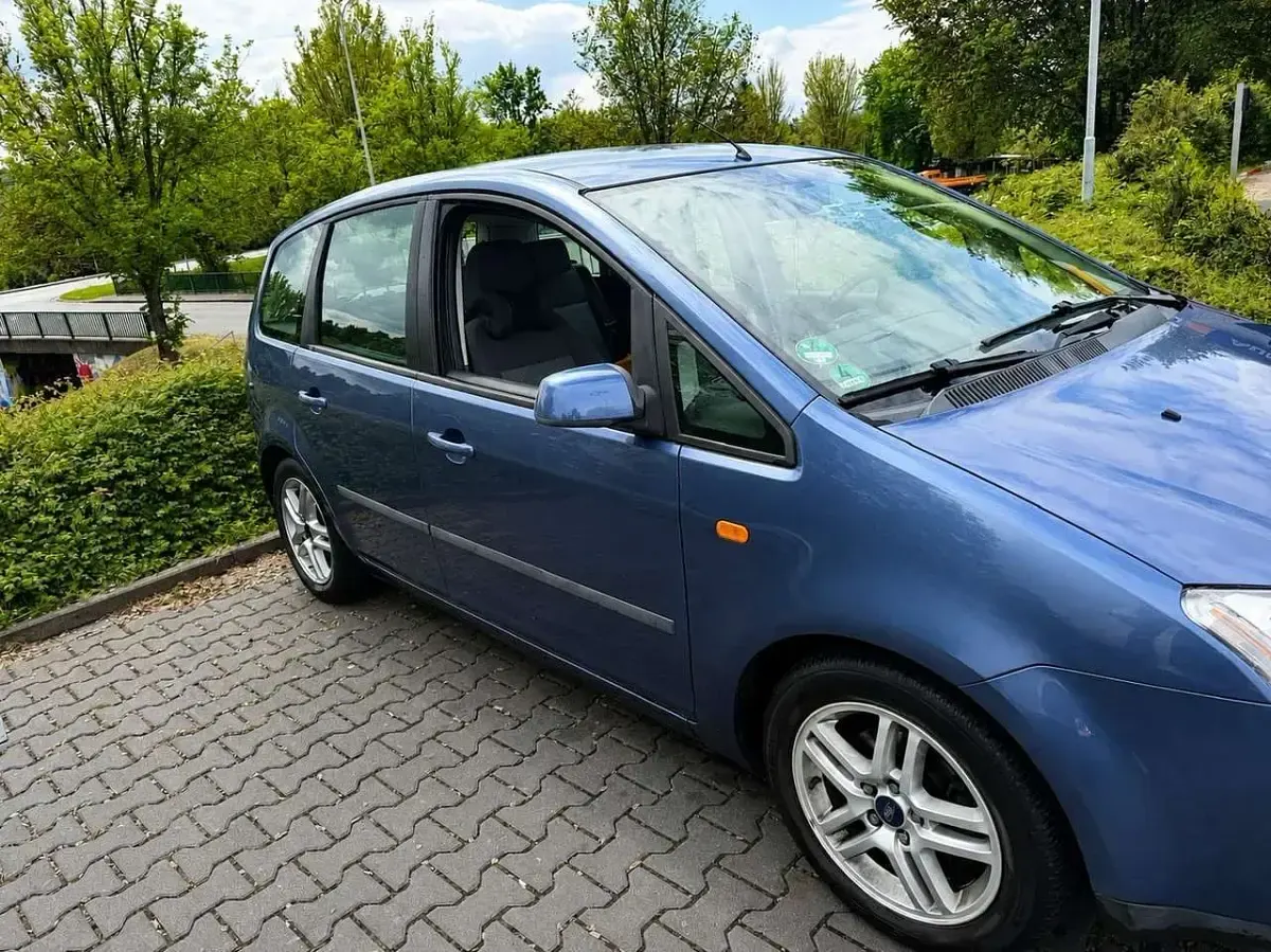 Używany Ford Focus Ambiente 101 KM (74 kW) 2006 Sedan/Limuzyna
