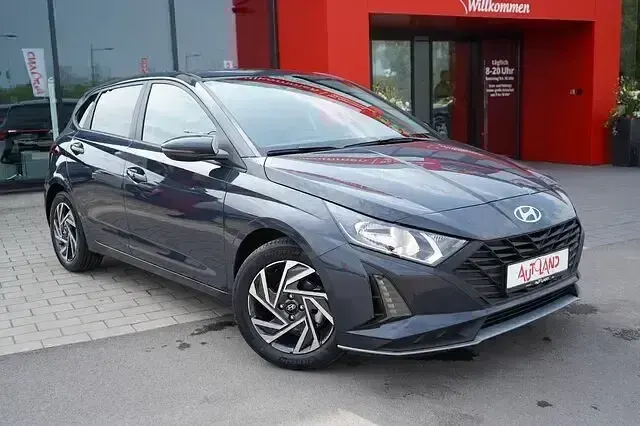 Neu Hyundai i20 79 PS (58 kW) 2025 Grau Kleinwagen