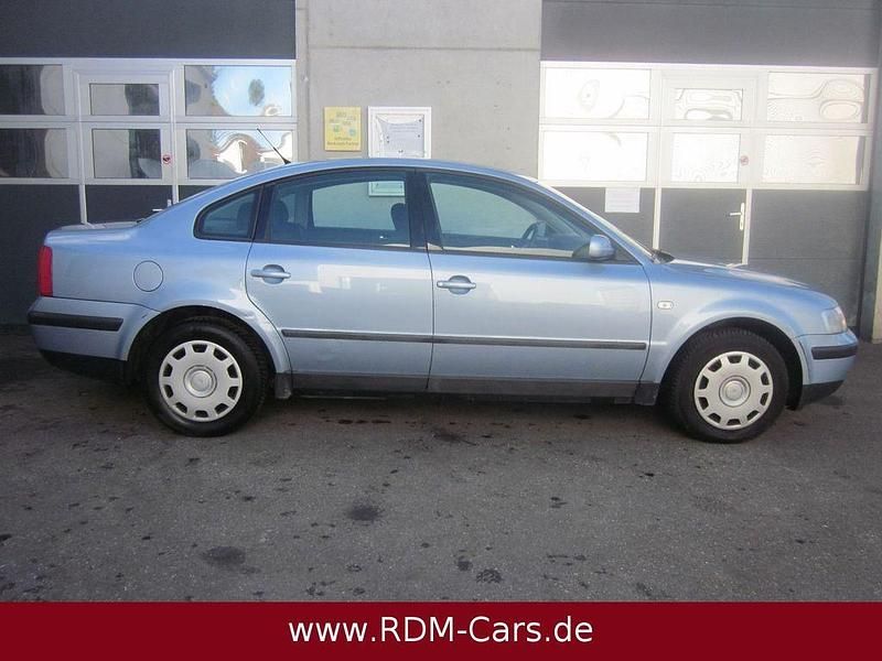 Gebraucht VW Passat 125 PS (91 kW) 2000 Blau Limousine