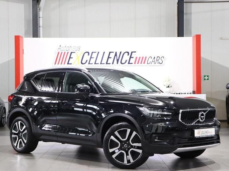 Schwarz Gebraucht 2022 Volvo XC40 Momentum SUV | 31.444 € (Fairer Preis) - Bild 1/4