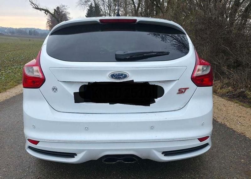 Gebraucht Ford Focus ST 250 PS (183 kW) 2012 Weiß Limousine