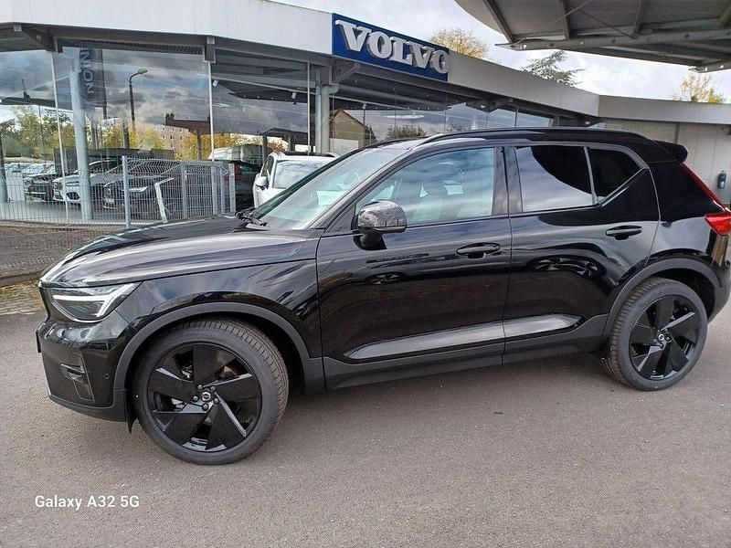 Gebraucht Volvo XC40 Plus 197 PS (144 kW) 2025 Schwarz / onyx schwarz SUV
