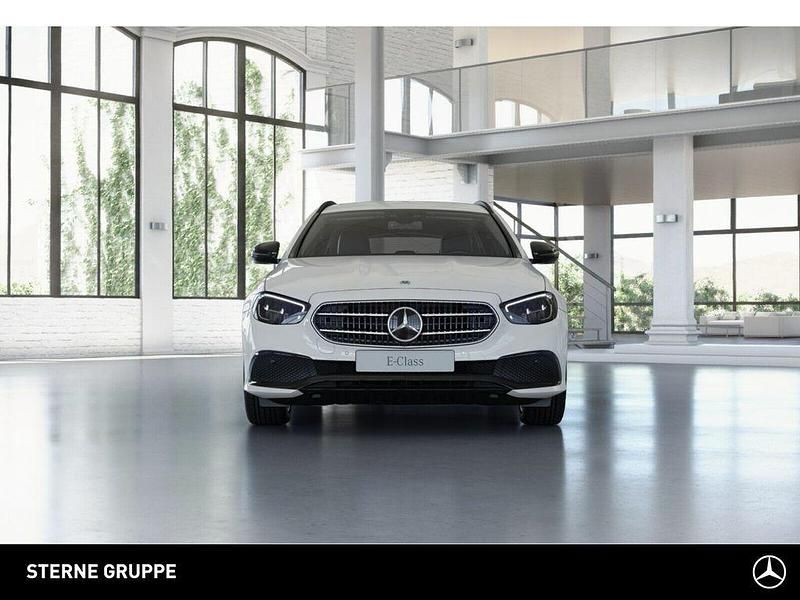 Gebraucht Mercedes E300 Night 306 PS (225 kW) 2021 Weiß Kombi