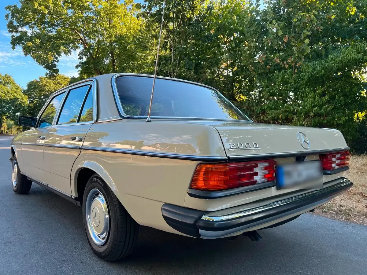 Gebraucht Mercedes 200 60 PS (44 kW) 1981 Beige Limousine