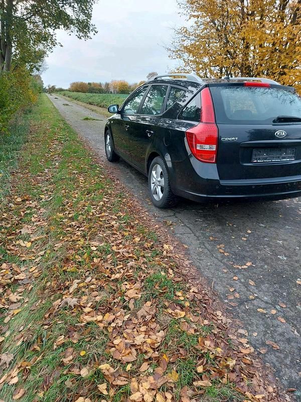 Gebraucht Kia Ceed 90 PS (66 kW) 2012 Schwarz Kleinwagen