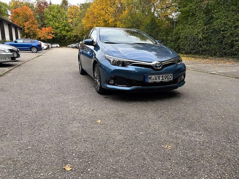 Blau Gebraucht 2017 Toyota Auris Edition-S Limousine | 14.000 € (Fairer Preis) - Bild 1/4