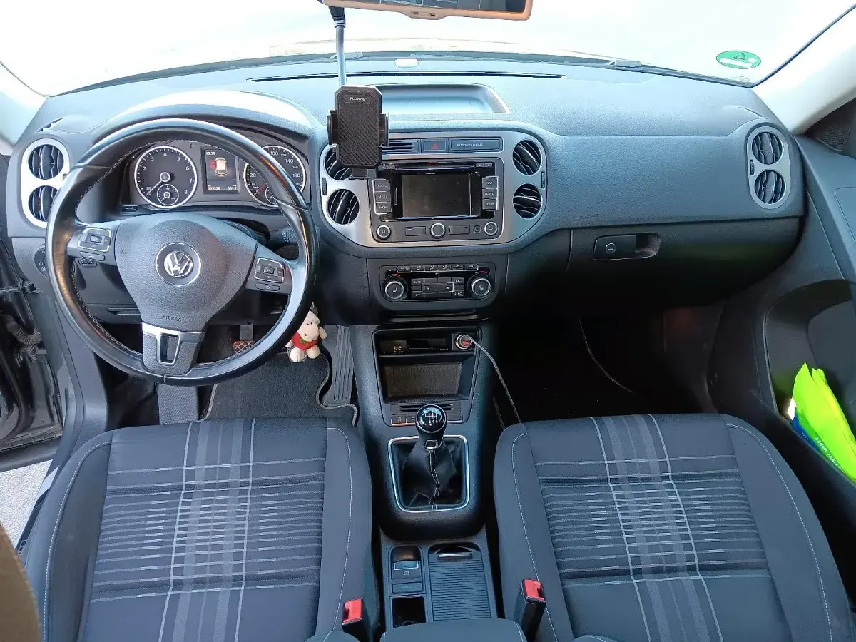 Gebraucht VW Tiguan LOUNGE 122 PS (89 kW) 2015 Grau SUV