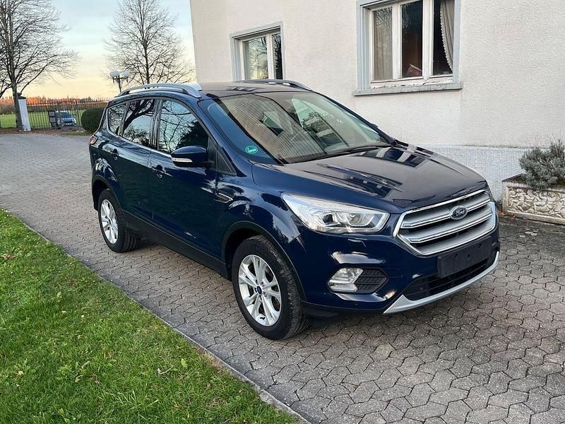 Blau Gebraucht 2019 Ford Kuga Titanium SUV | 8.999 € (Superpreis) - Bild 1/4
