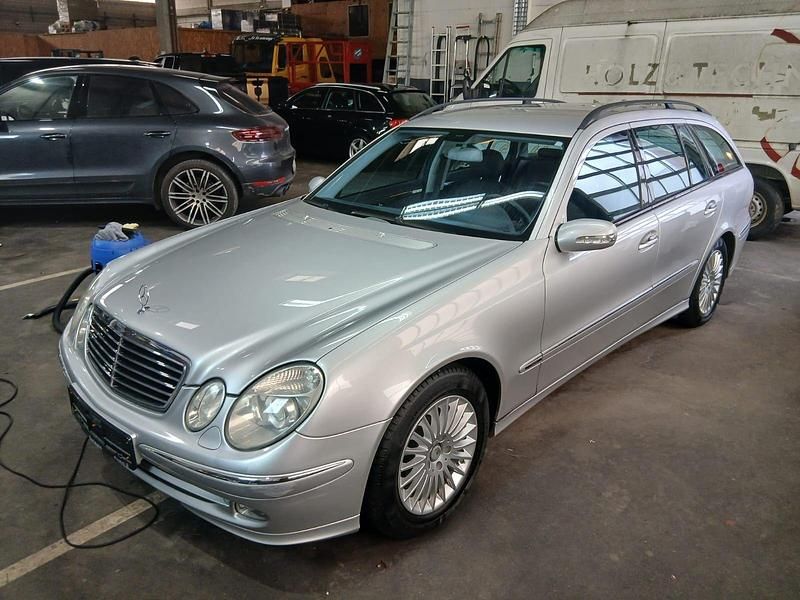 Gebraucht Mercedes E200 Avantgarde 163 PS (119 kW) 2003 Silber Kombi