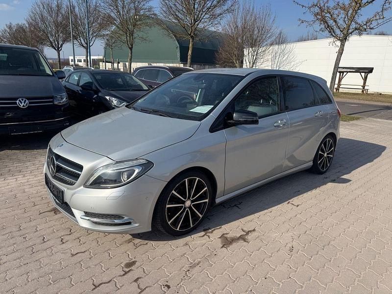 Gebraucht Mercedes B180 122 PS (89 kW) 2014 Silber Van / Kleinbus