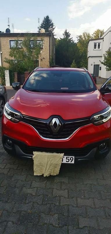 Rot Gebraucht 2016 Renault Kadjar Bose Edition SUV | 10.500 € (Fairer Preis) - Bild 1/4