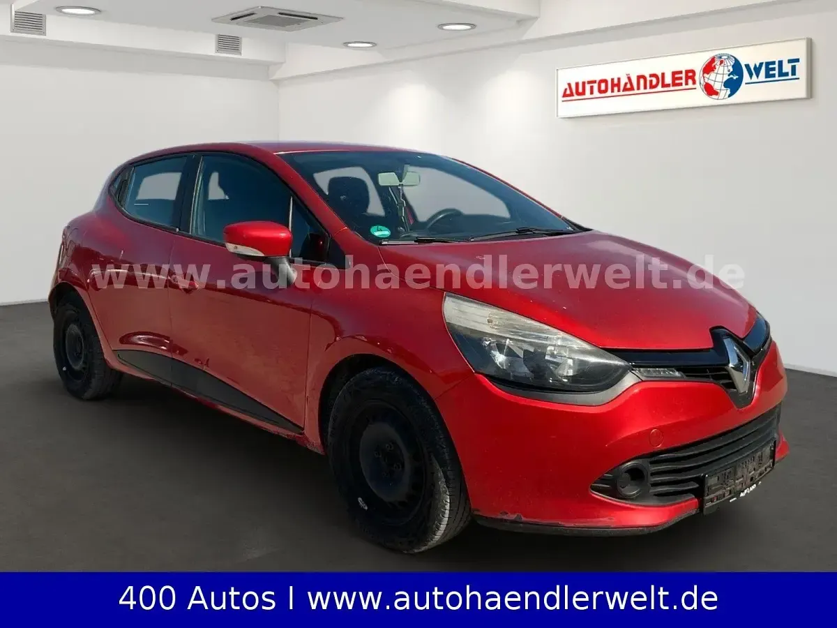 Używany Renault Clio IV Expression 73 KM (53 kW) 2013 Czerwony Sedan/Limuzyna