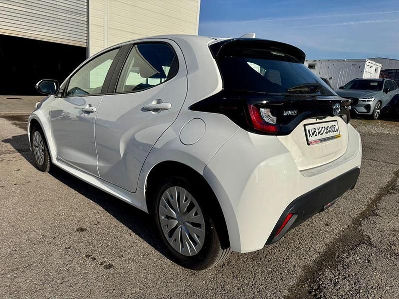 Gebraucht Toyota Yaris Hybrid Comfort 116 PS (85 kW) 2023 Weiß Limousine