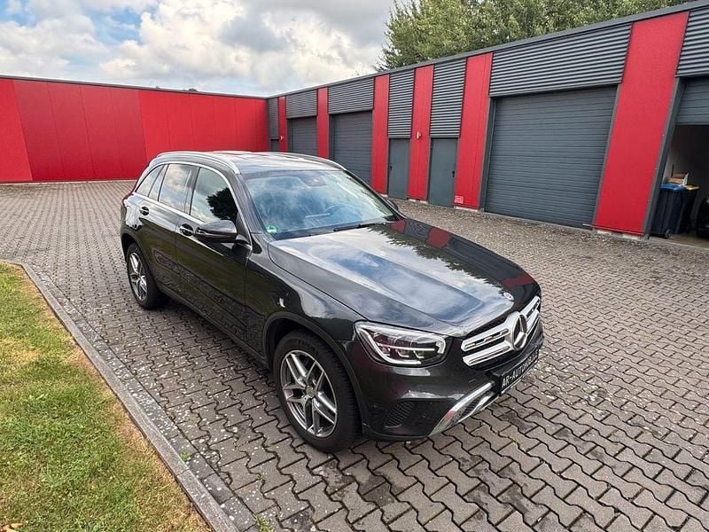 Grau Gebraucht 2019 Mercedes GLC220 AMG SUV | 28.900 € (Guter Preis) - Bild 1/4