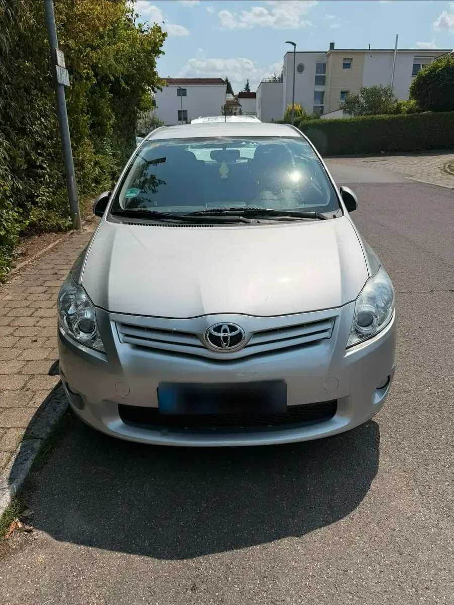 Gebraucht Toyota Auris 99 PS (72 kW) 2010 Grau Kleinwagen