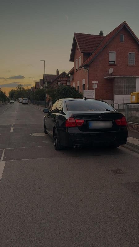 Gebraucht BMW 325 218 PS (160 kW) 2009 Schwarz Limousine