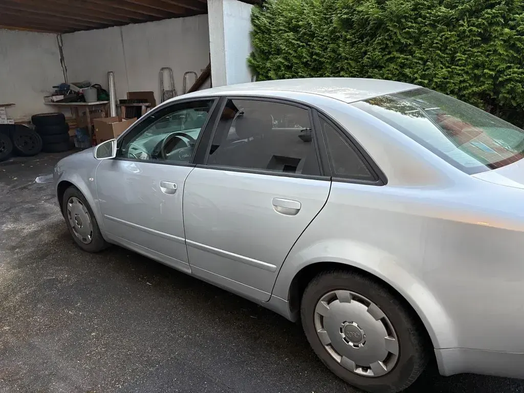 Gebraucht Audi A4 102 PS (75 kW) 2003 Silber Limousine
