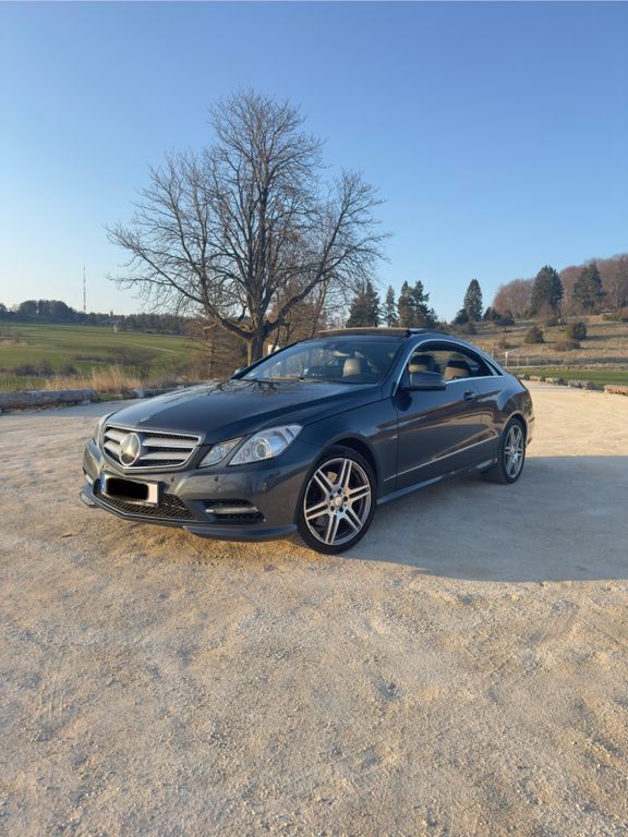 Grau Gebraucht 2012 Mercedes E300 AMG Coupé | 17.000 € (Fairer Preis) - Bild 1/4
