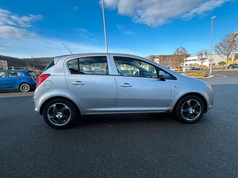 Gebraucht Opel Corsa 80 PS (58 kW) 2008 Silber Coupé