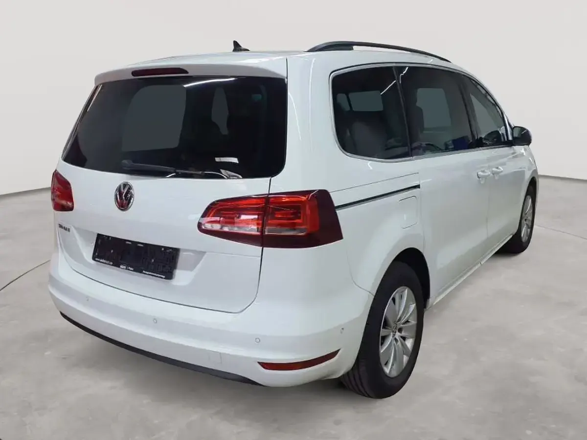 Gebraucht VW Sharan Comfortline 150 PS (110 kW) 2022 Pure white Van / Kleinbus