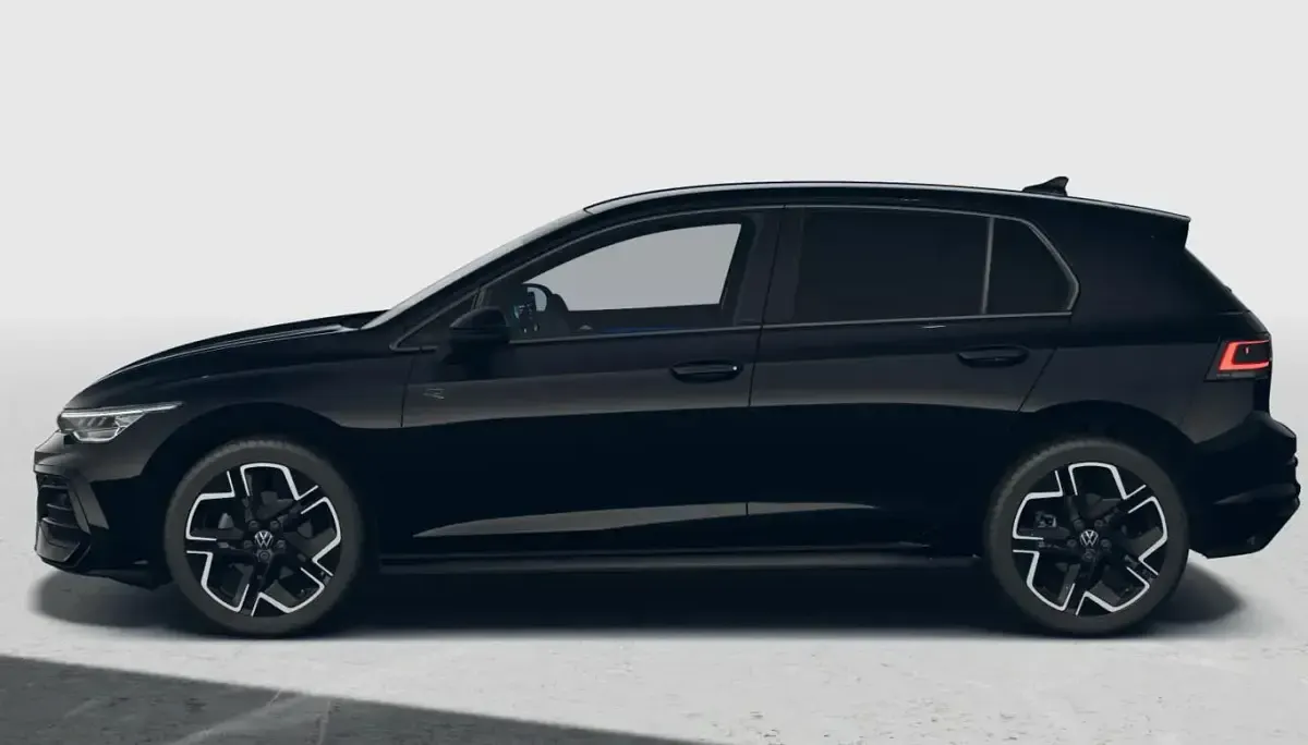 Neu VW Golf VIII R-line 150 PS (110 kW) 2026 Grenadilla black metallic Limousine