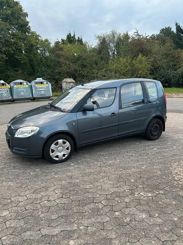 Grau Gebraucht 2009 Skoda Roomster Kombi | 2.300 € (Guter Preis) - Bild 1/4
