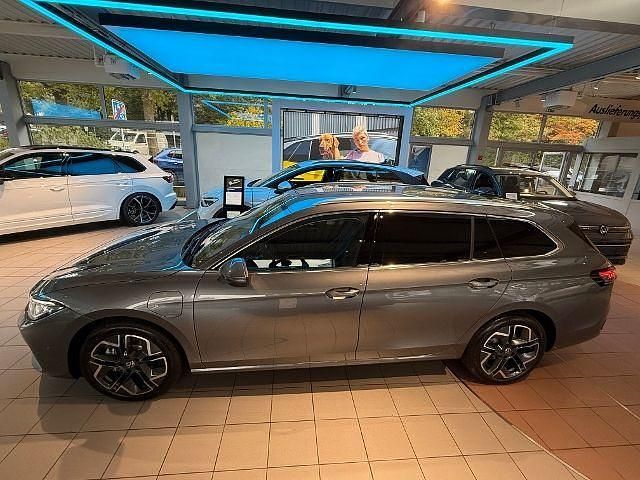 Gebraucht VW Passat Business 150 PS (110 kW) 2024 Diabasgrau metallic Kombi